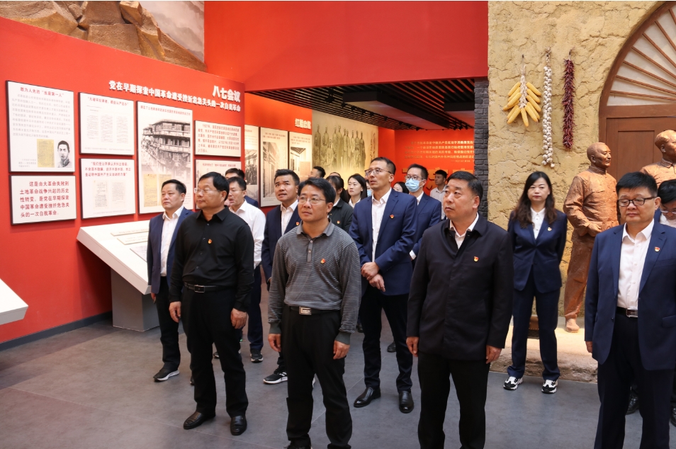 集團(tuán)組織開(kāi)展第二批警示教育活動(dòng)...