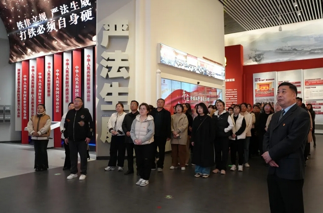 集團(tuán)紀(jì)委組織開(kāi)展“家庭助廉”實(shí)踐教育活動(dòng)...